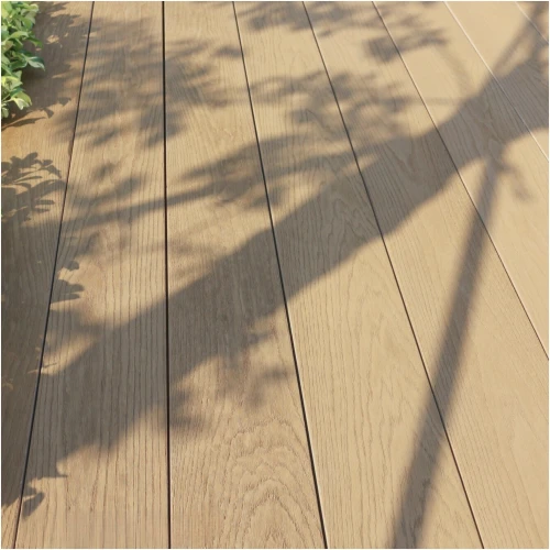 Luxe terras met NewDeck Forrest Oak vlonderplanken