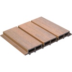 Composiet gevelbekleding Rhombus breed Teak – duurzame gevelpanelen | Clalux via Buitenpaneel