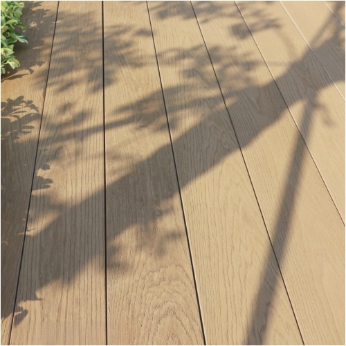 Luxe terras met NewDeck Forrest Oak vlonderplanken