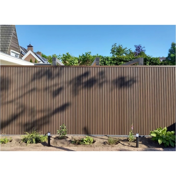 Composiet gevelbekleding rhombus walnoot smalle lat van Buitenpaneel