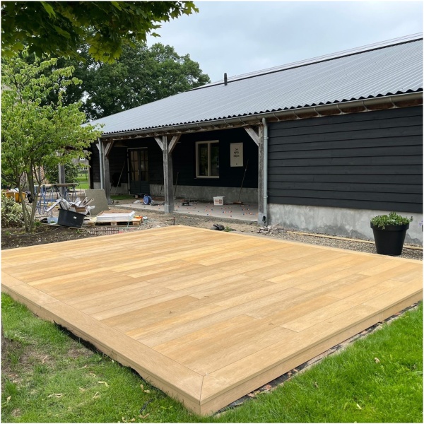 40 NewDeck Forrest Oak composiet vlonderplank in tuin